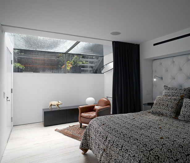 The bedroom with its 