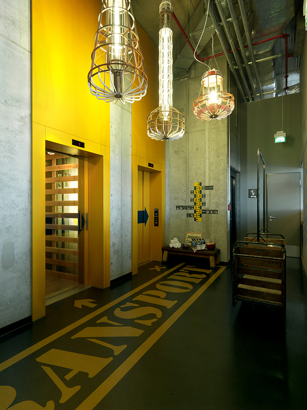25h - Elevator