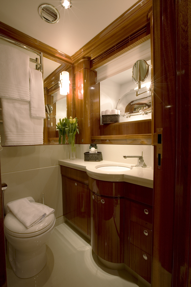 Port Guest Room Head