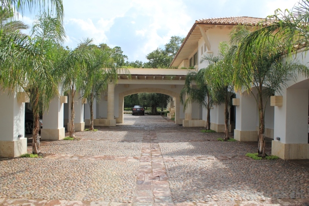 Garage Motorcourt