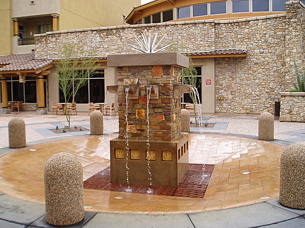 mainstreet fountain as focal to mainstreet