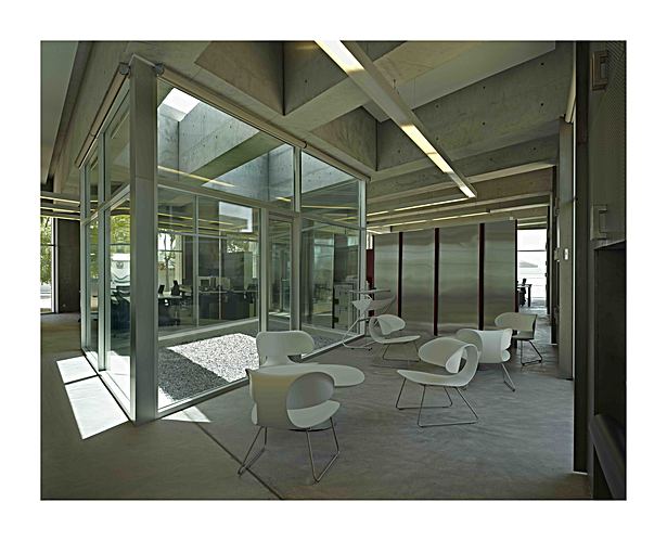 Lounge area + Courtyard