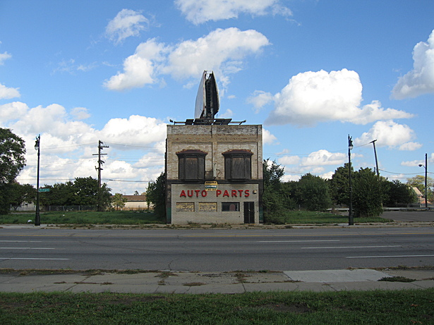 Abandoned auto parts store on Michigan Avenue
