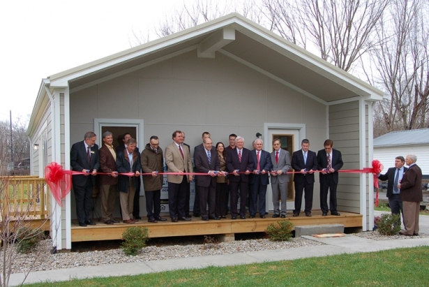 Dean Michael Speaks, Congressman Hal Rogers, UK President Eli Capilouto, Appalachian Regional Commission Co-Chair Earl Gohl, U.S. Department of Agriculture State Director Tom Fern and Monticello Mayor Jeffrey Edwards participated in the ribbon cutting.