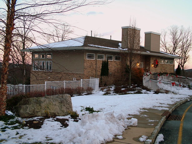 CLUBHOUSE - LEFT SIDE CORNER VIEW