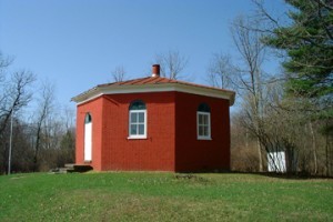 Photograph of school house in its current state.