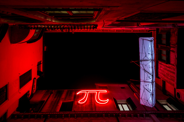 photo by © Simone Simone