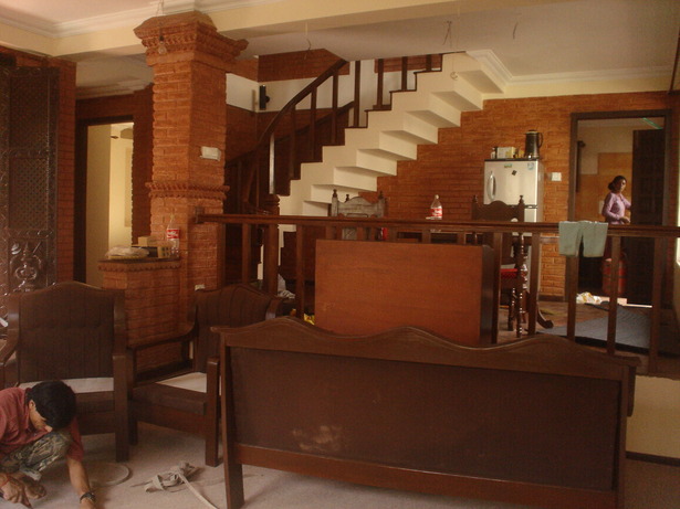Connection between living room, dining space and circulation flow