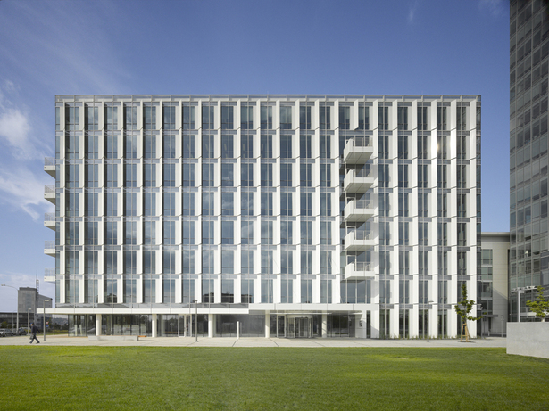City Green Court South Elevation and Entrance - Copyright Roland Halbe