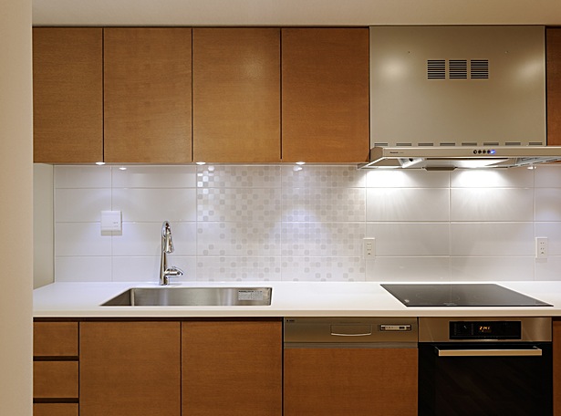 new kitchen with bubbly tiles