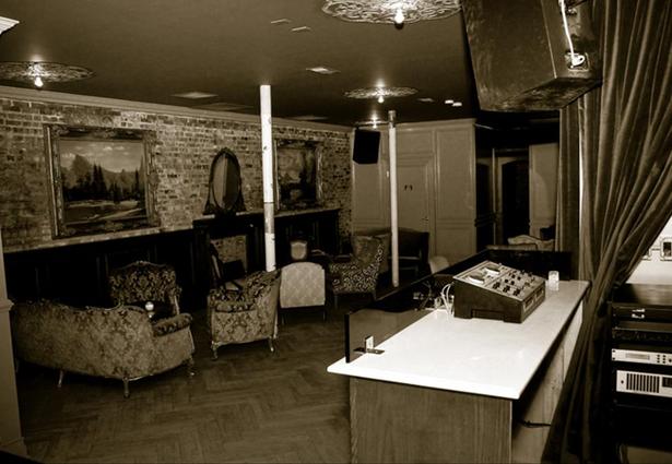 Back Lounge