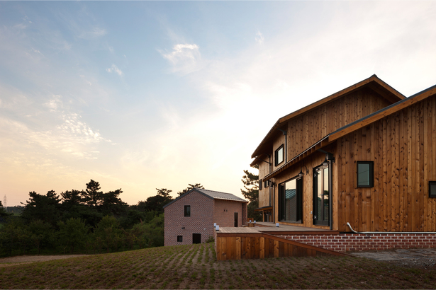 Photo 15 - east elevation 3