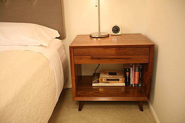 Lini night stand