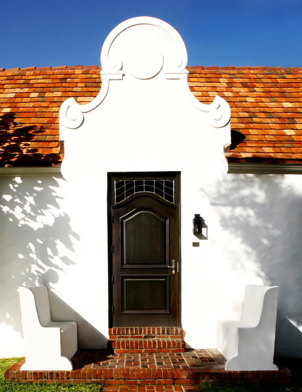 Front Elevation, Cape Dutch House, Photo by Ariela Grossman