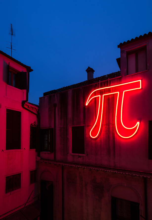 photo by © Simone Simone