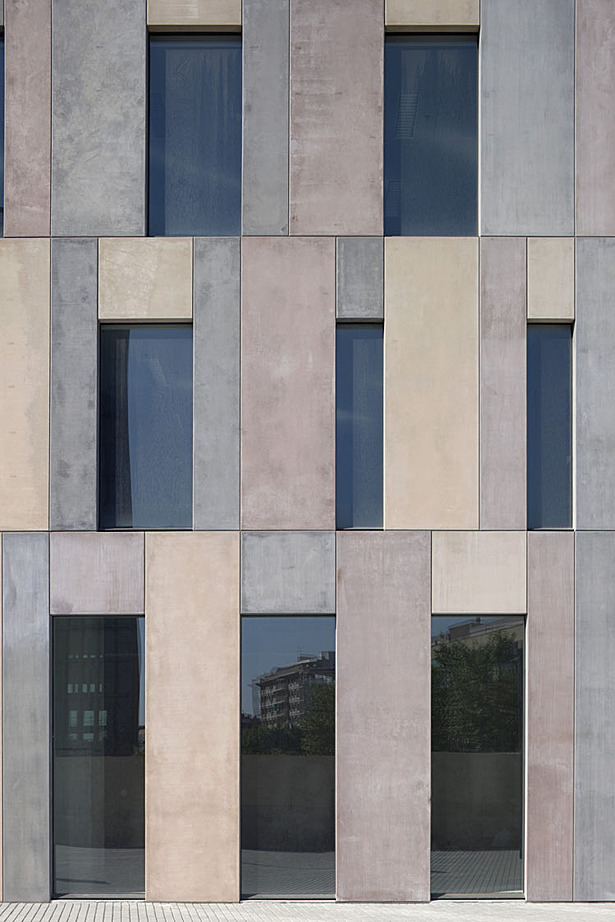 Façade's photograph