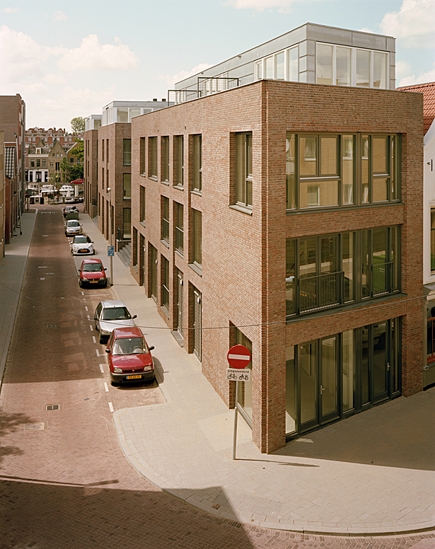 composed facade, streetview towards the waterfornt