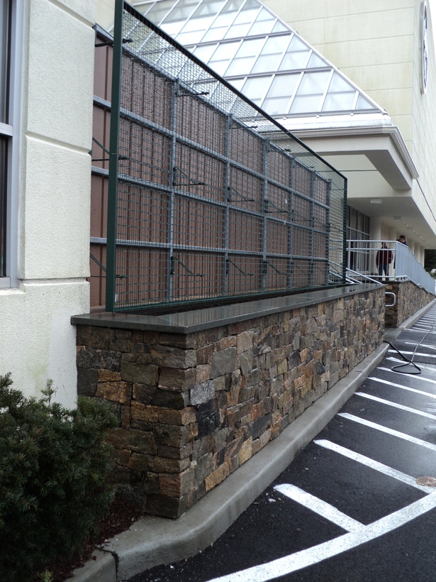 Retaining wall/planter with GreenScreen mesh for climbing plants