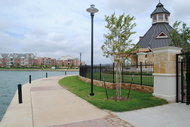 Lake Edge Trail and Fence Design