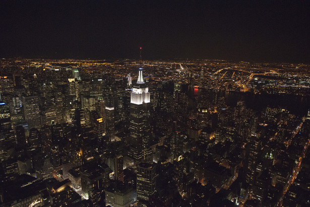 Photo Credit: Phil O'Donnell (Philips Color Kinetics) The Empire State Building Design is a registered Trademark and used with permission by ESBC.