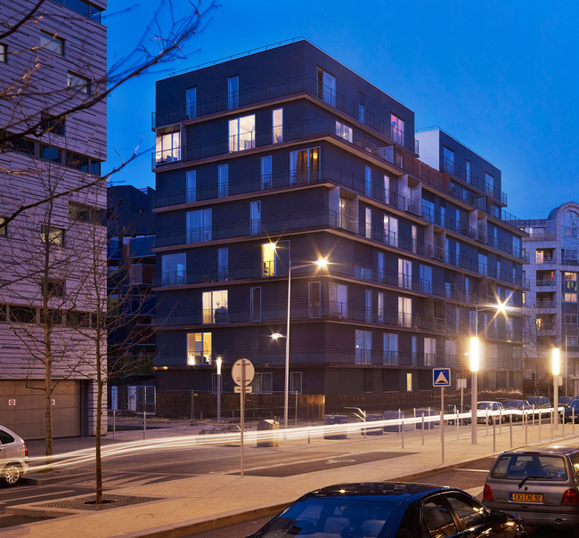 Housing units: 