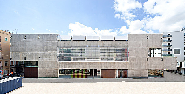 Salvador Seguí Square Facade (Photo: Adrià Goula)