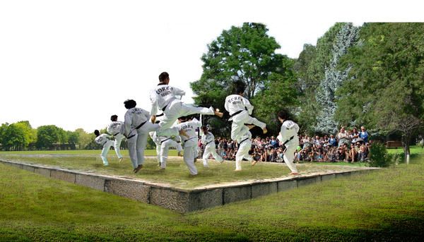 Mandang meadow, populated © West 8 urban design & landscape architecture