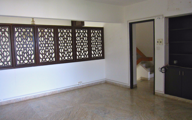 Privacy vs. comfort: the latticework separating bedroom from living space