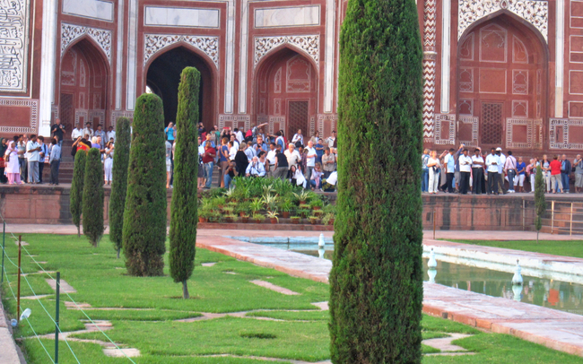 The warriors of the photo during the light morning