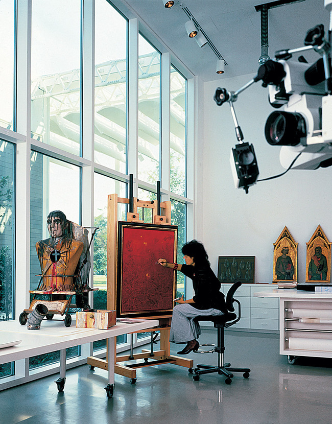 View of the conservation studio that overlooks and receives ample north light from the pocket of planting between the end of the internal promenade and the colonnade. From the latter, the public can catch a glimpse of this important museum function. (Photo: Hickey & Robertson)