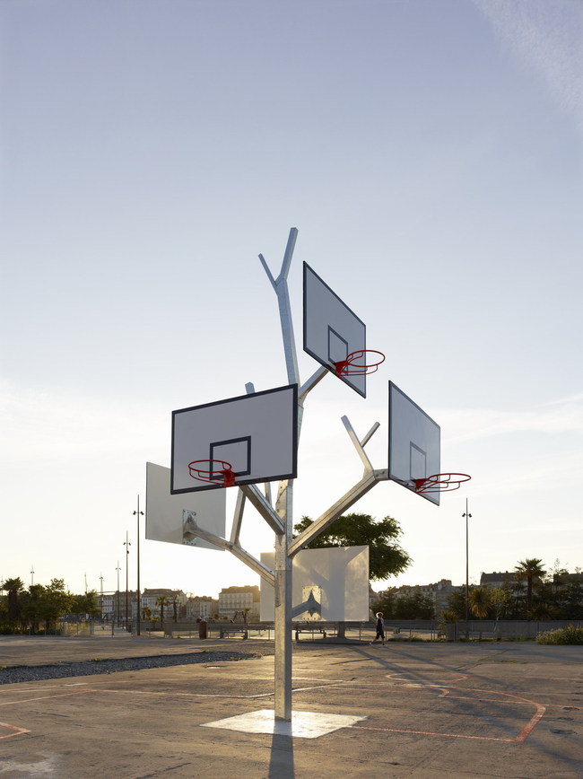 L’ARBRE A BASKET via a/LTA architectes
