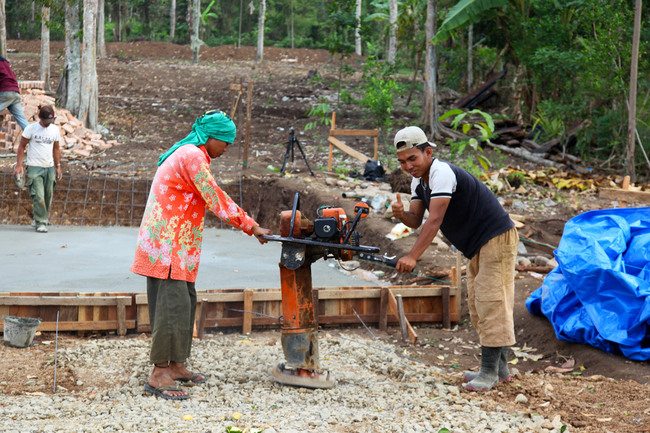 Compressing the ground (Photo: Zifeng Wei)