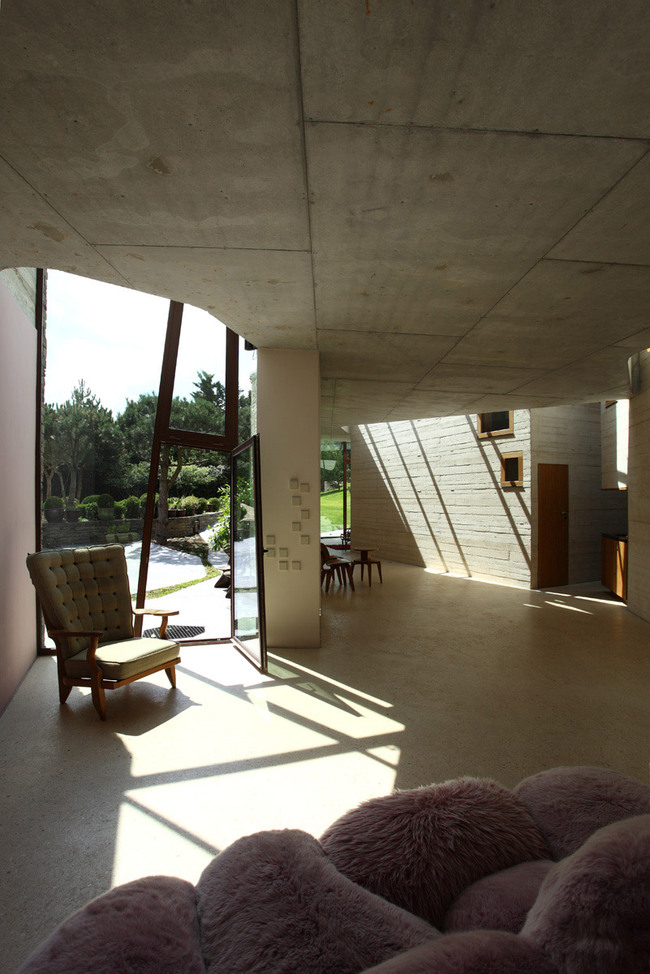 Maison L by Christian Pottgiesser - architecturespossibles (Photo: George Dupin)