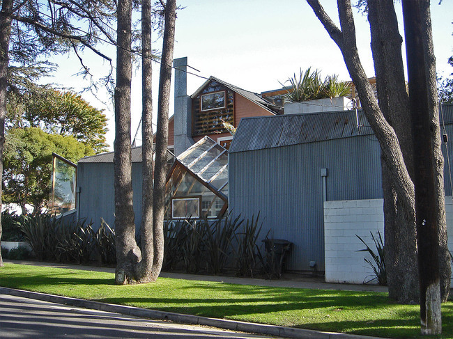 Gehry residence photo via IK's World Trip