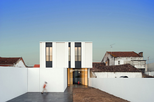 Jarego House in Cartaxo, Portugal by cvdb arquitectos (Photo: FG + SG Fernando Guerra e Sérgio Guerra)