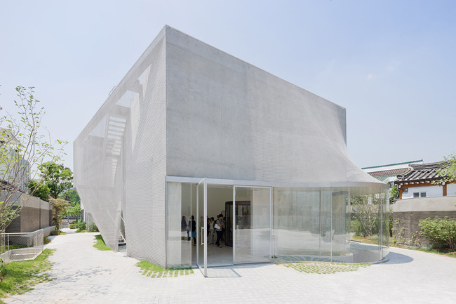 Kukje Art Center in Seoul, South Korea by SO-IL (Photo: Iwan Baan)