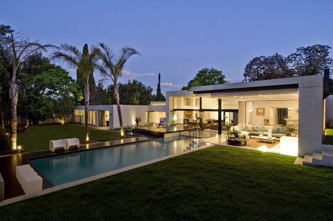 Residence Mosi in Johannesburg, South Africa by Nico van der Meulen Architects