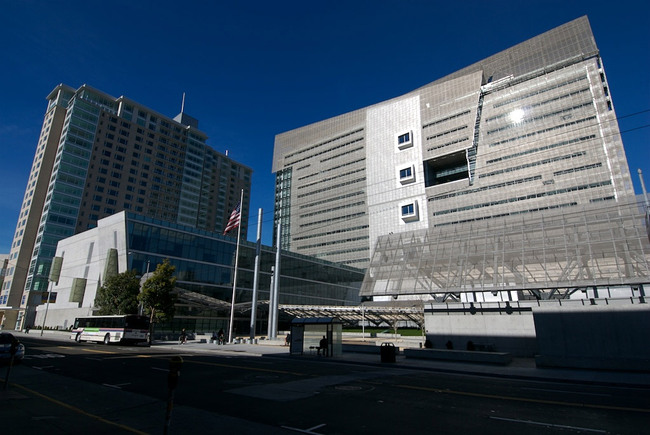 The San Francisco Federal Building (2006), a slender, 18-story tower with a dual facade of glass and a folded and perforated metal skin that is graceful, yet powerful. The building is the first office tower in the U.S. to forgo air-conditioning in favor of natural ventilation. (Image: Wikipedia)