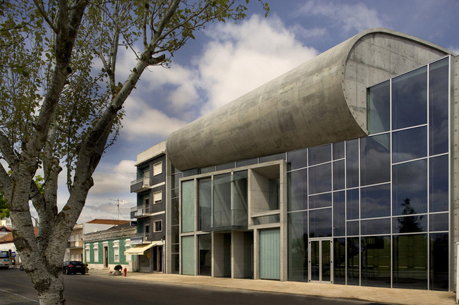 Cultural Centre in Cartaxo, Portugal by cvdb arquitectos (Photo: FG + SG Fernando Guerra e Sérgio Guerra)