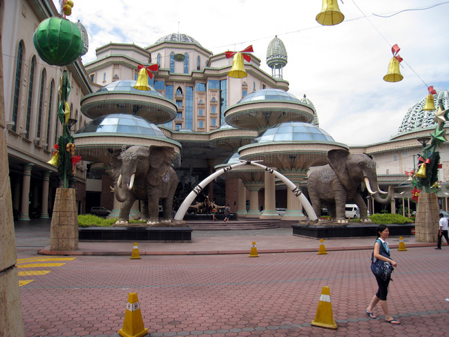 The Sunway Pyramid - Escape