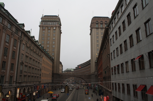 Architecture that does not say to its neighbor, 