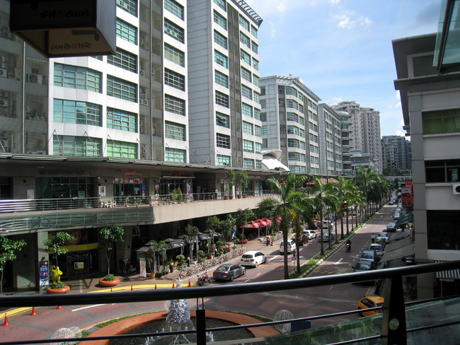 Solaris Mont Kiara - interior street