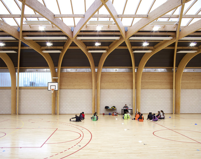 Gymnasium Regis Racine in Drancy, France by ATELIER D'ARCHITECTURE ALEXANDRE DREYSSÉ & Sébastien Muller (Photo: Guillaume Clement / Atelier Dreyssé)