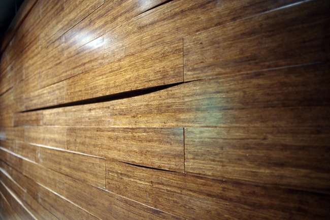 A close-up of the solid bamboo block walls in the main auditorium. (Photo: Martin Lukasczyk)