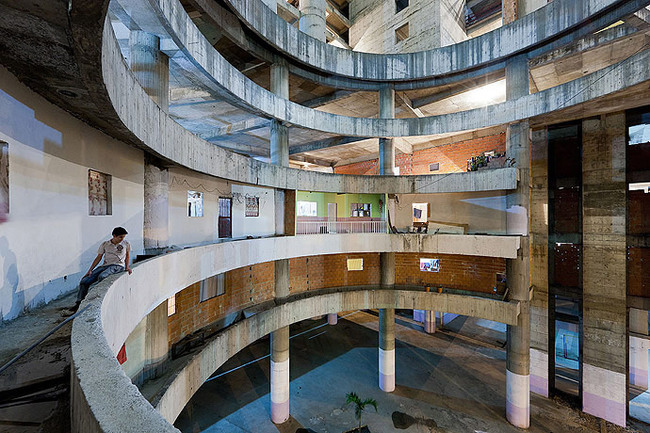 TORRE DAVID / GRAN HORIZONTE (Photo: Iwan Baan)