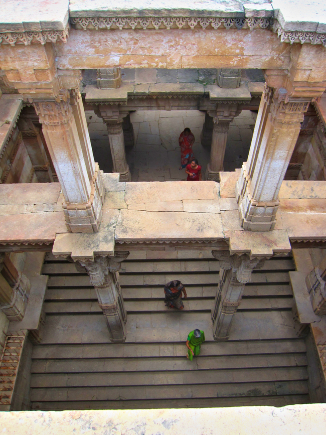 Women descending Adalaj Vav
