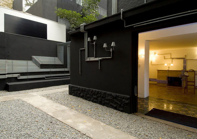 Pipe Light installation in São Paulo, Brazil by Triptyque Architects in collaboration with Marc Roca Bravo (Photo: Triptyque Architects)