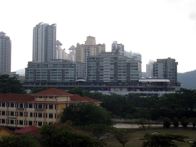 Solaris Mont Kiara - view of long side along freeway