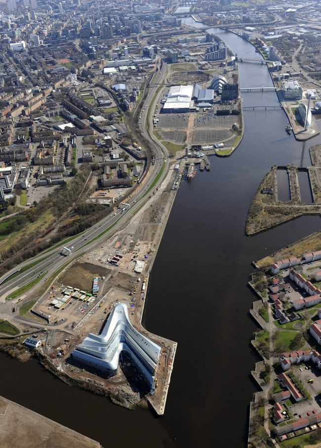 Aerial photo of Riverside Museum in its urban context (Photo: Hawkeye Aerial Photography)