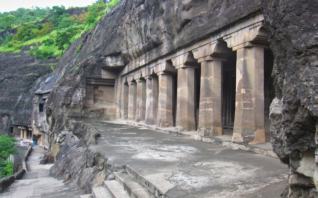 The common vihara colonnade 